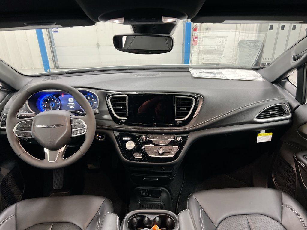New 2026 Chrysler Pacifica Select FWD image 10