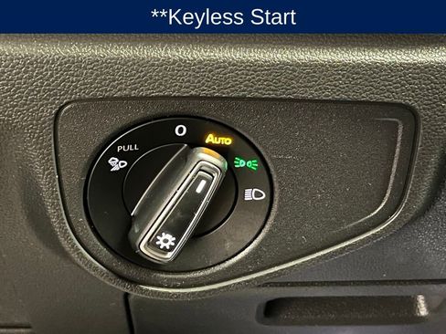 Used 2023 Volkswagen Atlas SE image 16