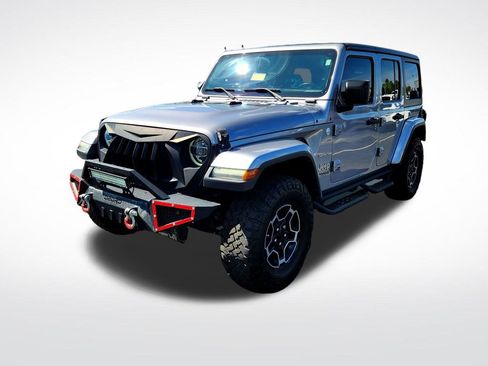 Used 2018 Jeep Wrangler Unlimited Sahara image 3