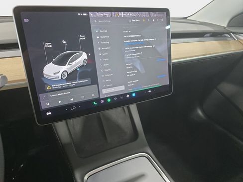 Used 2022 Tesla Model 3 Long Range AWD/4WD image 18