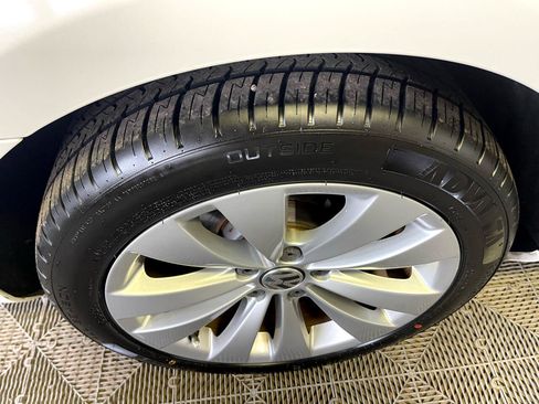 Used 2010 Volkswagen CC Sport image 18