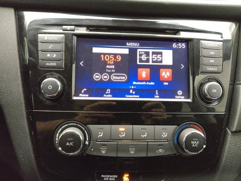 Used 2019 Nissan Rogue S w/ Special Edition Package FWD image 25