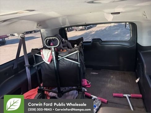 Used 2017 Chevrolet Suburban LT w/ Luxury Package image 12