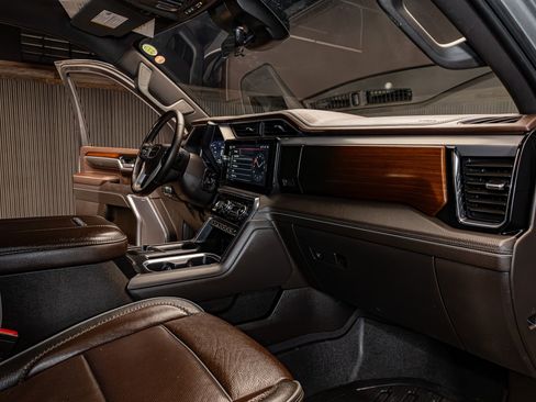 Used 2025 GMC Sierra 2500 Denali w/ Denali Reserve Package image 17