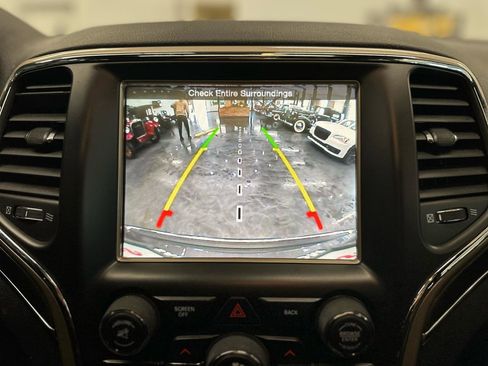 Used 2015 Jeep Grand Cherokee Limited w/ Trailer Tow Group IV AWD/4WD image 27