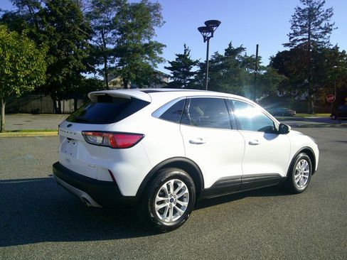 Used 2020 Ford Escape SE FWD image 18