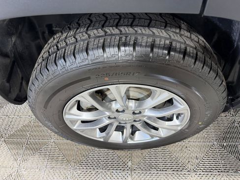 Used 2019 Jeep Cherokee Latitude Plus AWD/4WD image 30