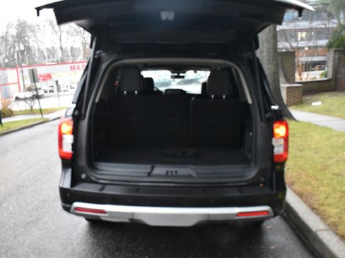 Used 2024 Ford Expedition XLT image 19