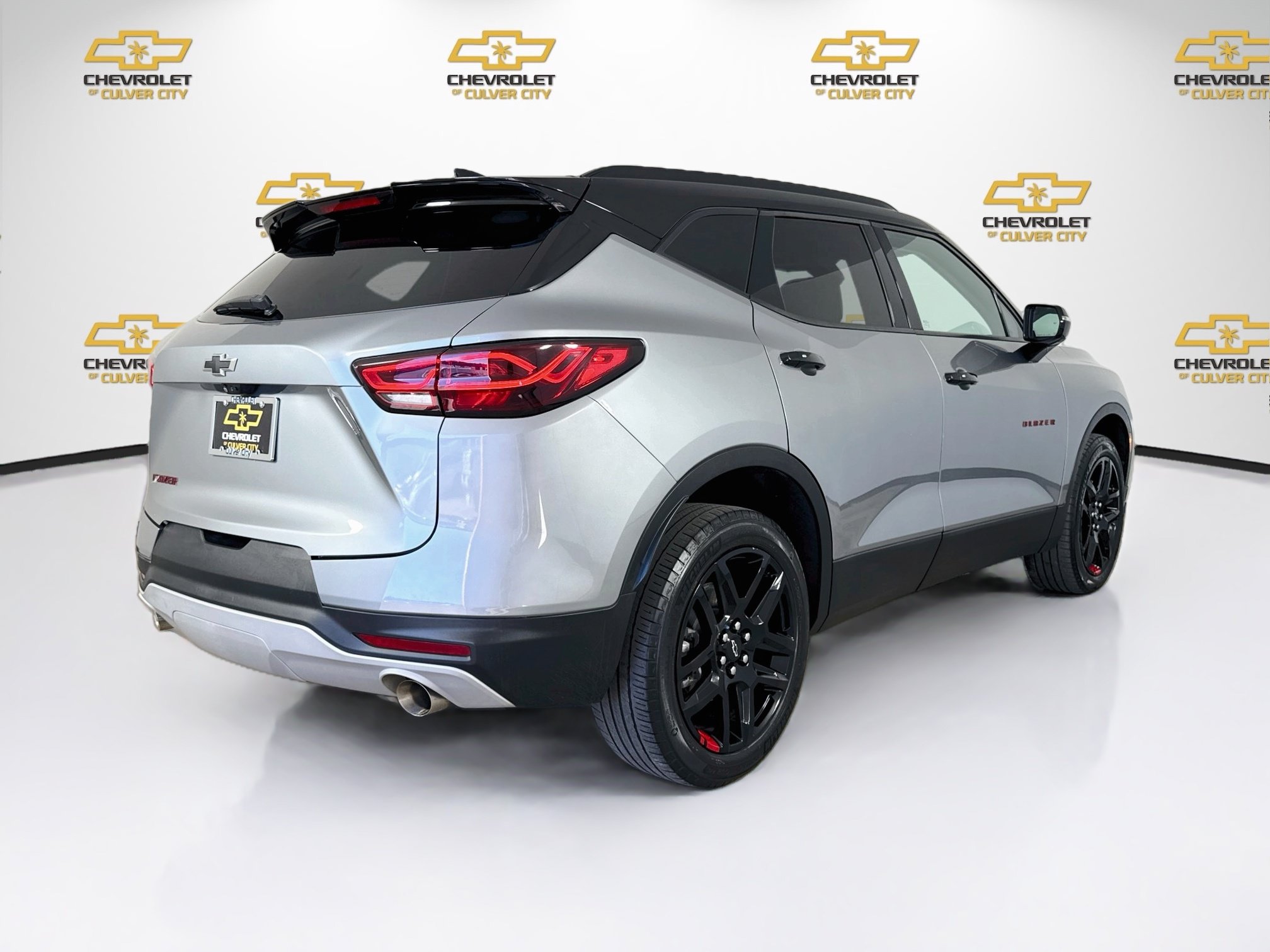 Used 2024 Chevrolet Blazer LT w/ Sound & Technology Package FWD image 8