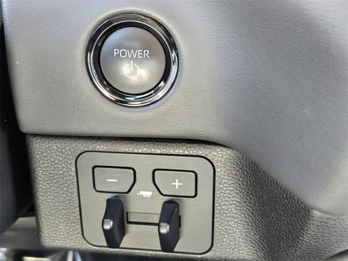 Used 2025 Toyota Sequoia 4WD image 27