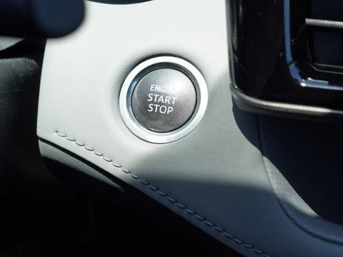 Used 2020 Toyota Highlander XLE FWD image 26