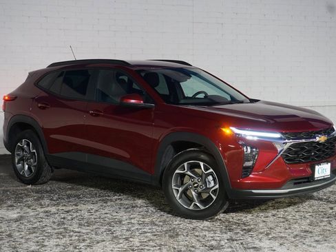 Certified 2025 Chevrolet Trax LT w/ LT Convenience Package image 3