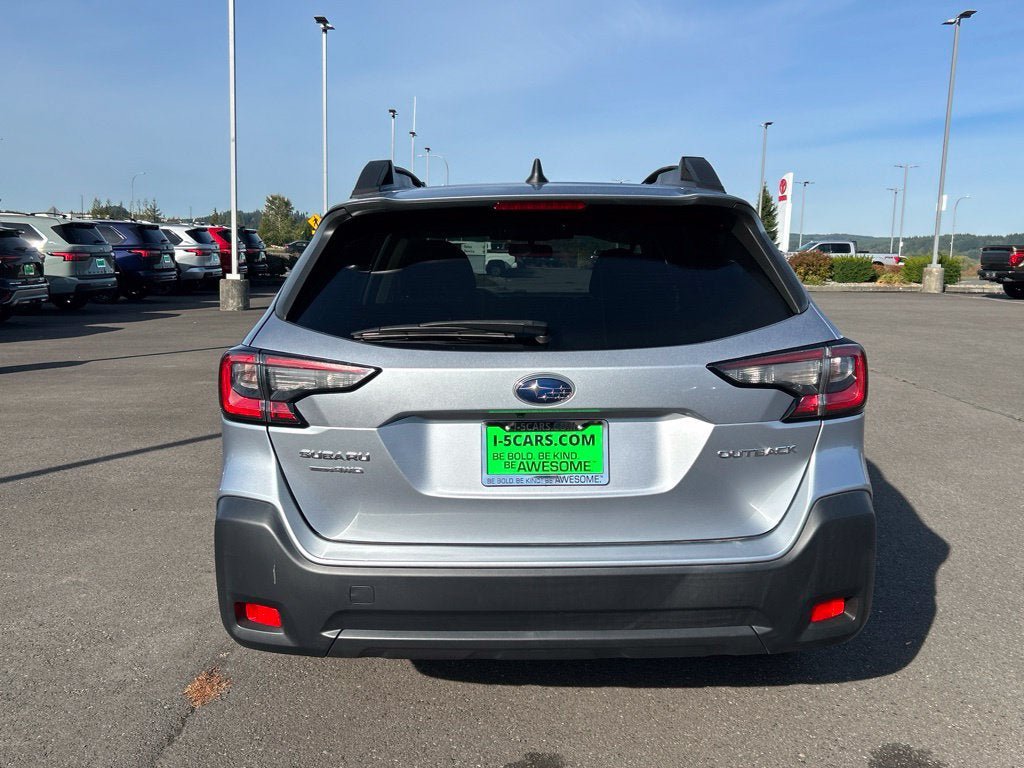 Used 2023 Subaru Outback Premium AWD/4WD image 7