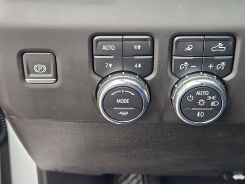 Used 2024 GMC Sierra 2500 AT4 w/ AT4 Premium Plus Package AWD/4WD image 29