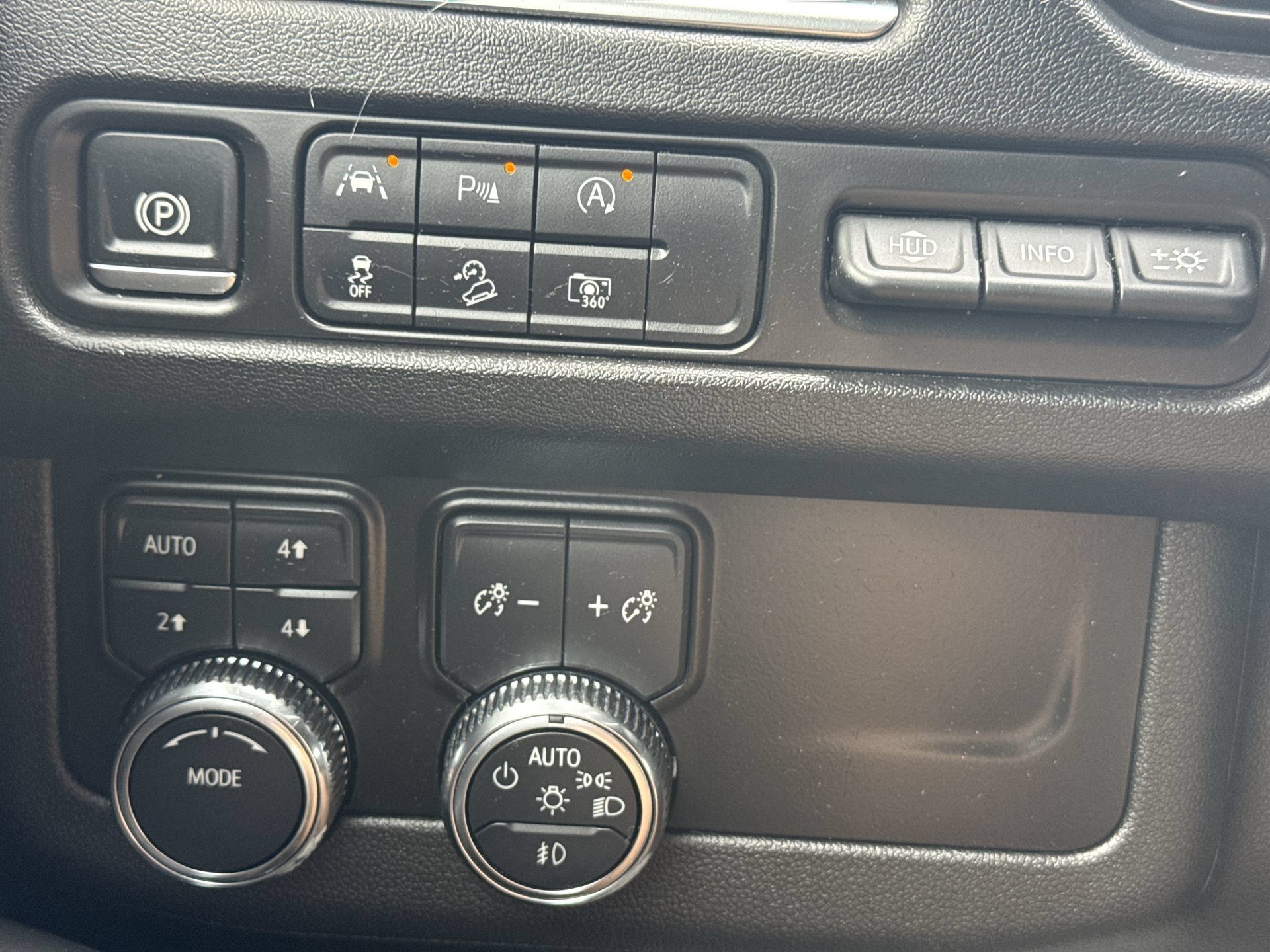 Certified 2024 GMC Yukon AT4 w/ AT4 Premium Package AWD/4WD image 18