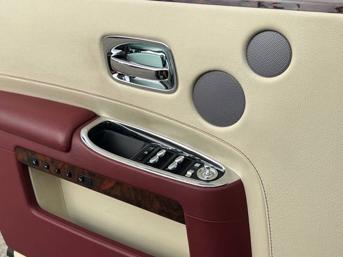 Used 2013 Rolls-Royce Ghost RWD image 23