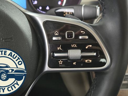 Used 2019 Mercedes-Benz C 300 4MATIC Sedan image 13