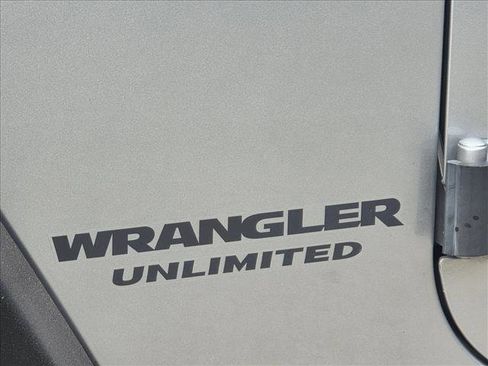 Used 2015 Jeep Wrangler Unlimited Sport image 10