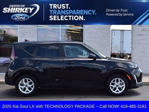 Used 2025 Kia Soul LX FWD image 4