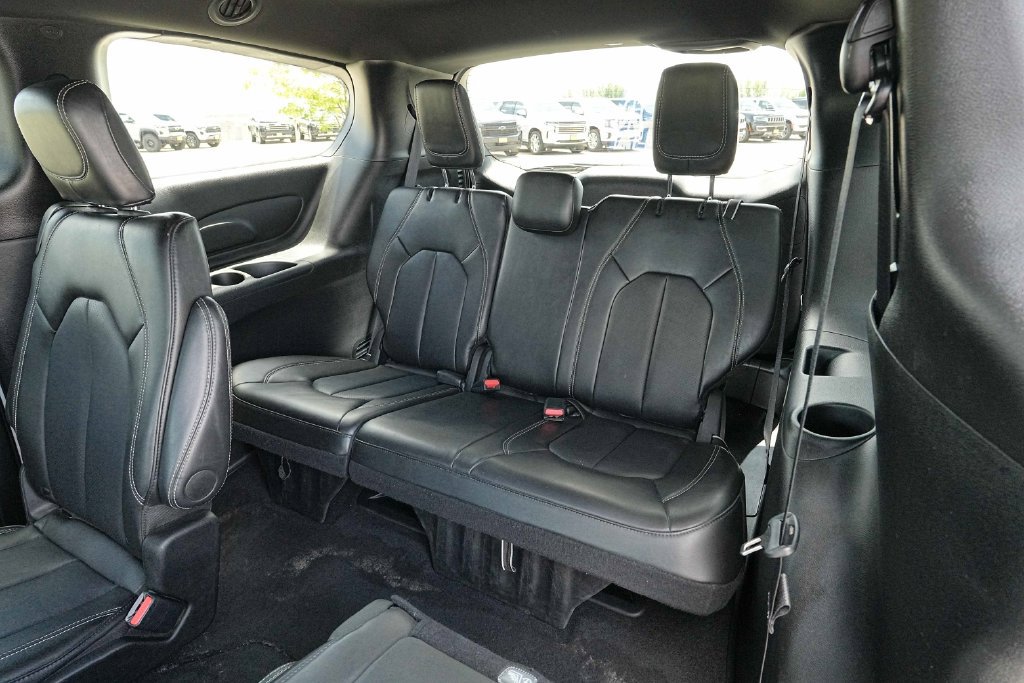 Used 2025 Chrysler Pacifica Select FWD image 21