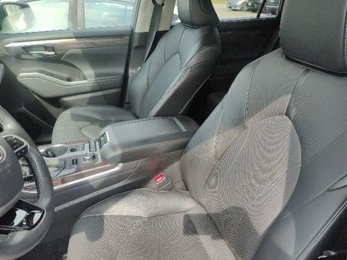 Used 2022 Toyota Highlander Limited AWD/4WD image 18