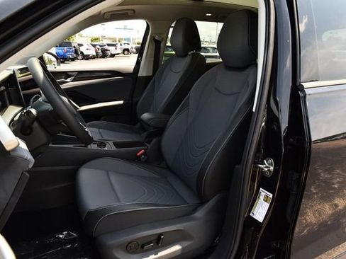 New 2026 Volkswagen Tiguan SE AWD/4WD image 19