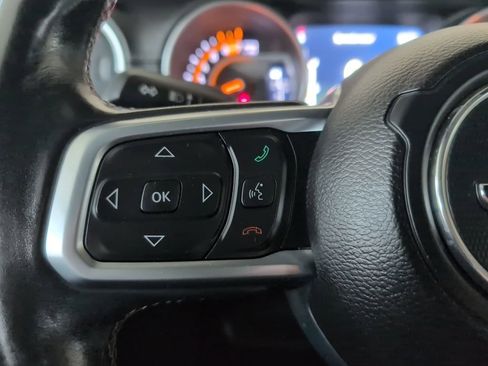 Used 2019 Jeep Wrangler Unlimited Sahara image 13