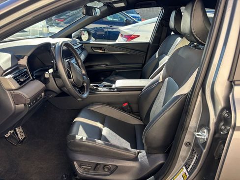 Used 2025 Toyota Camry SE image 29