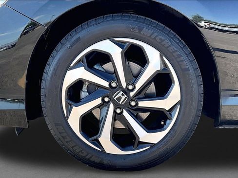 Used 2017 Honda Accord EX image 8