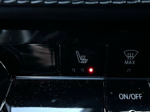 Used 2025 Chevrolet Equinox LT image 25