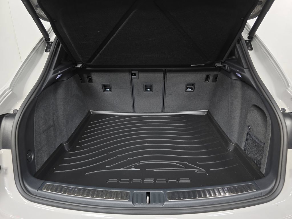 Certified 2026 Porsche Macan AWD/4WD image 25