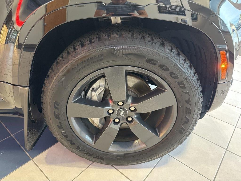 Used 2024 Land Rover Defender 110 X-Dynamic SE AWD/4WD image 7
