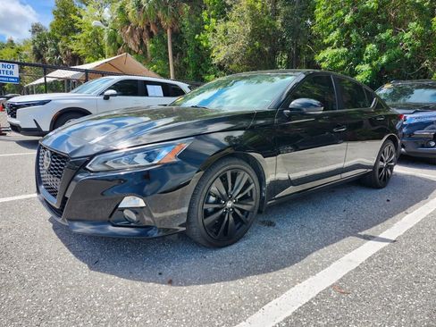 Used 2022 Nissan Altima 2.5 SR w/ Midnight Edition Package image 3