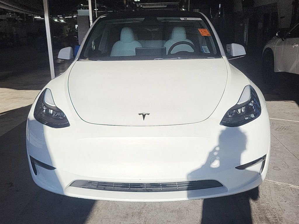 Used 2024 Tesla Model Y Long Range AWD/4WD image 2