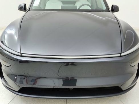 Used 2026 Tesla Model Y Long Range image 8