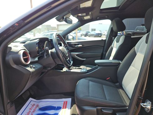 Used 2024 Chevrolet Trax RS w/ Sunroof Package FWD image 13