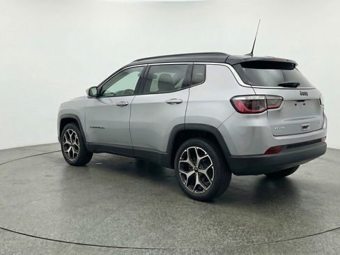 Used 2025 Jeep Compass Limited image 6