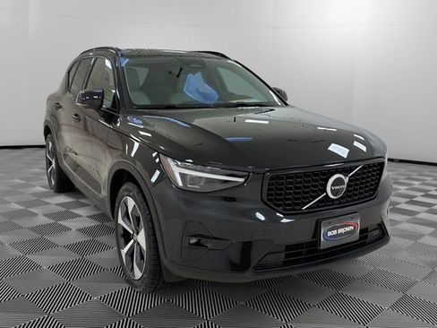 Used 2024 Volvo XC40 B5 Plus AWD/4WD image 7