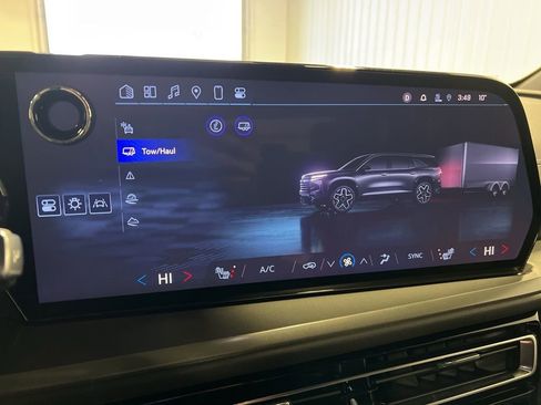 Certified 2024 Chevrolet Traverse LT w/ Trailering Package image 19