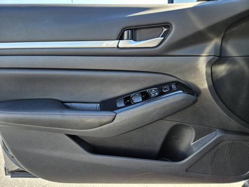 Used 2025 Nissan Altima 2.5 SR image 30