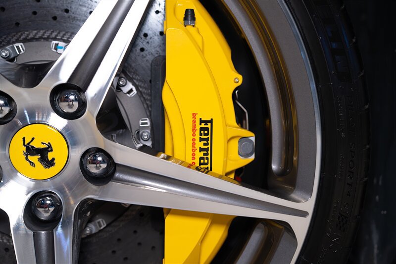Used 2015 Ferrari 458 Italia Coupe RWD image 30