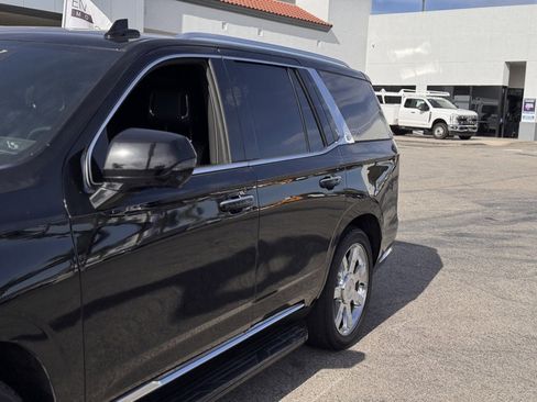 Used 2024 Cadillac Escalade Luxury image 9