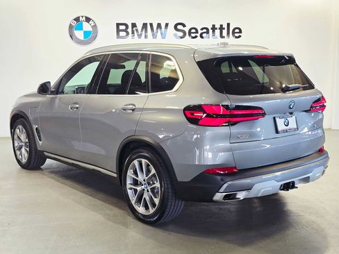 Used 2025 BMW X5 xDrive50e w/ Premium Package AWD/4WD image 4