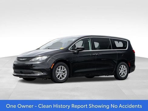 Used 2023 Chrysler Voyager LX FWD image 3