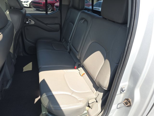 Used 2015 Nissan Frontier SL w/ Moonroof Package AWD/4WD image 33