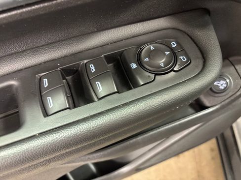 Certified 2024 GMC Terrain SLT image 23