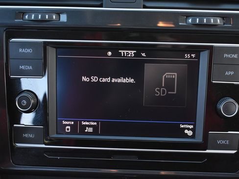 Used 2021 Volkswagen Golf 4-Door image 33