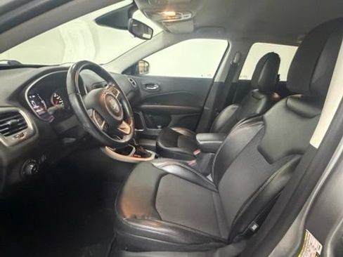 Used 2018 Jeep Compass Latitude FWD image 13