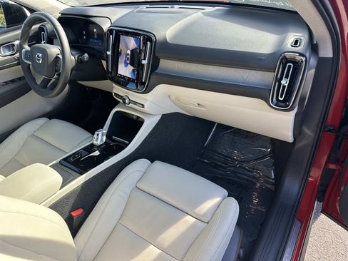 Certified 2024 Volvo XC40 B5 Plus w/ Climate Package image 26