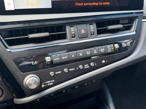 Used 2025 Lexus ES 350 Ultra Luxury w/ Accessory Package (Z2) FWD image 27